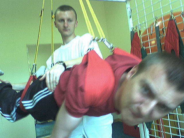 Це Сергій повісив мене у клітці